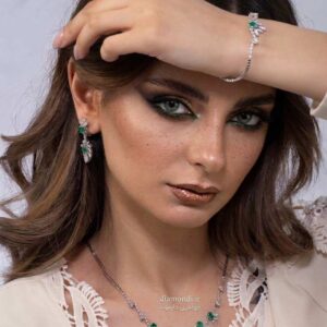 سرویس جواهر زمرد و برلیان طرح شکوفه شامل گردنبند و گوشواره - جواهری دایموند تجریش