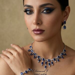 سرویس جواهر لوکس شامل گردنبند، دستبند و گوشواره با سنگ یاقوت آبی و الماس سفید مناسب مجالس و استایل مجلسی زنانه