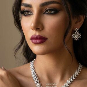 سرویس جواهر زنانه لوکس شامل گردنبند، دستبند و گوشواره با طراحی گلبرگی از جواهری دایموند تهران در تجریش پاساژ قائم