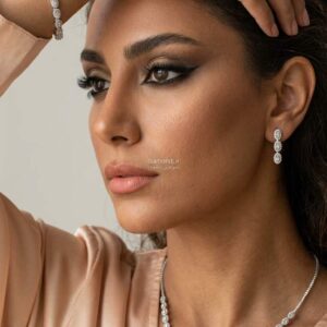 سرویس جواهر زنانه لوکس با نگین الماس تراش گرد شامل گردنبند، گوشواره و دستبند از جواهری دایموند در تهران تجریش پاساژ قائم